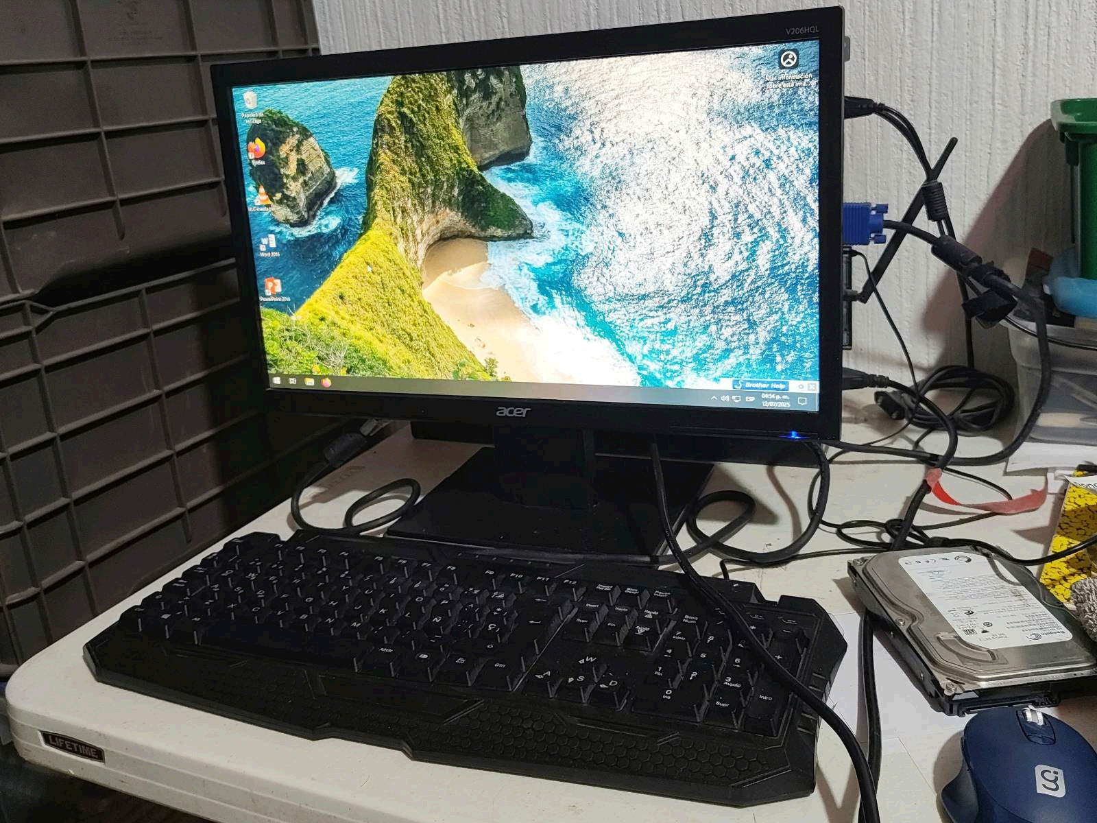 My old desktop after cleaning up Windows 10 and leaving just some essential programs installed.